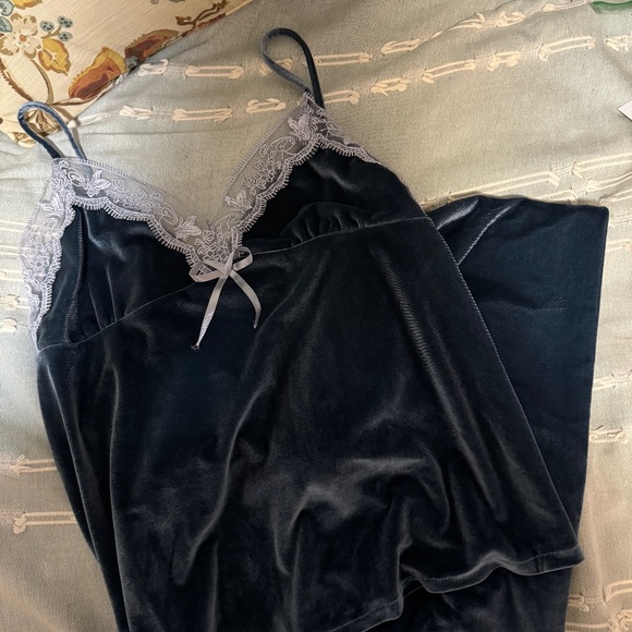 Pajama Set - Picture 1 of 3